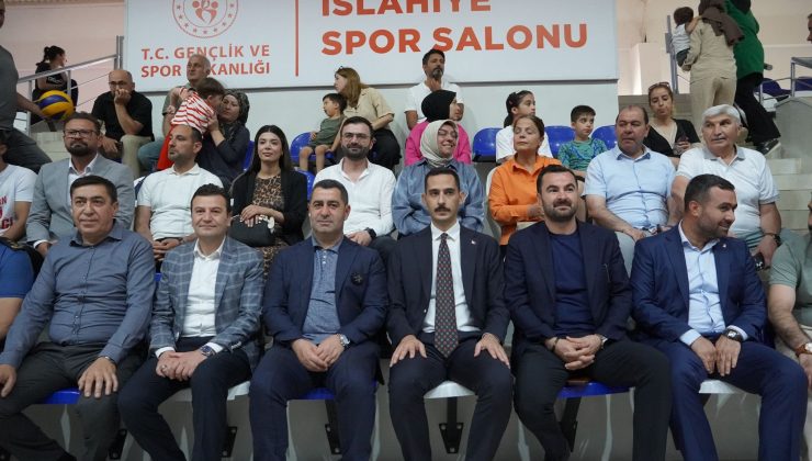 İslahiye Kapalı Spor Salonu Hizmete Açıldı
