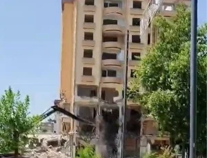 Gaziantep’te ağır hasarlı bina kontrollü şekilde yıkıldı