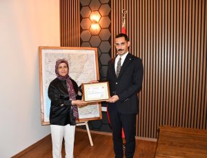 İslahiye Sosyal Hizmet Merkezi Personeline Başarı Belgesi