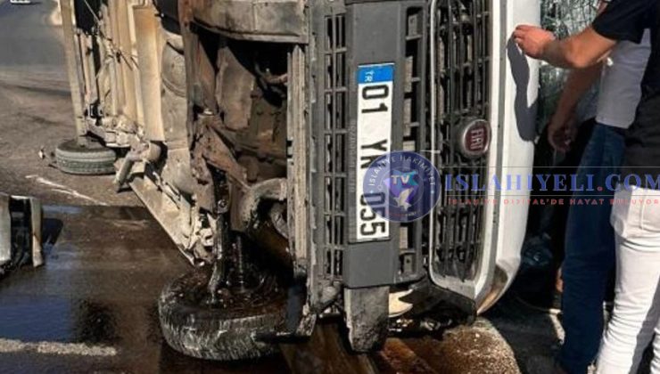 İslahiye’de Feci Kaza Otomobil Hurdaya Döndü, Minibüs Yan Yattı