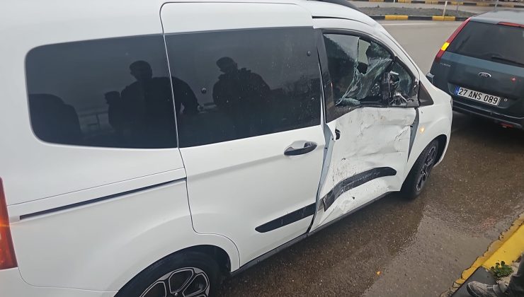 İSLAHİYE’DE TIR İLE OTOMOBİL ÇARPIŞTI  ÖLÜ VE YARALI YOK..