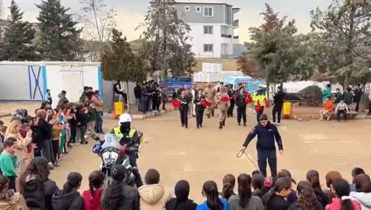 Gaziantep İl Jandarma Komutanlığı’ndan Depremzede Çocuklara Moral Ziyareti