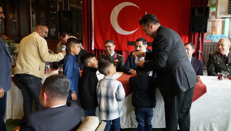 Ticaret Odası Başkanı Selahattin Türkmen Bu Bayramda da Çocukların Yüzünü Güldürdü