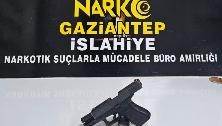 İslahiye’de Şüpheli Araçta Ruhsatsız Silah Ele Geçirildi