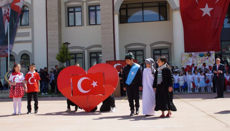 Çocuklar Sahnedeydi: İslahiye’de 23 Nisan Şöleni ( Resimli Haber  )