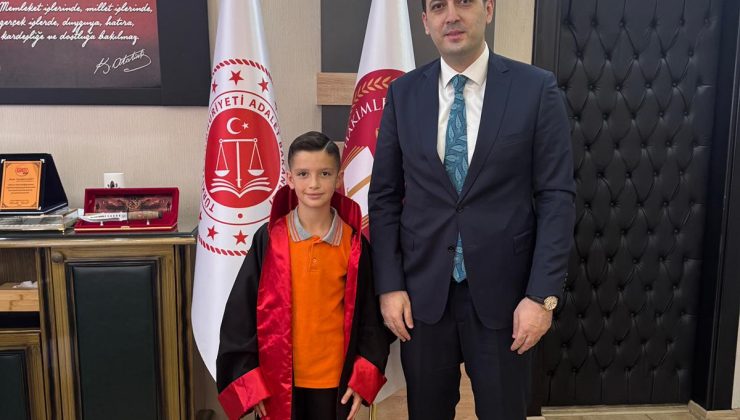 İslahiye’de 23 Nisan Coşkusu Adliyeye Taşındı: Başsavcılık Koltuğu Minik Berat’a Emanet