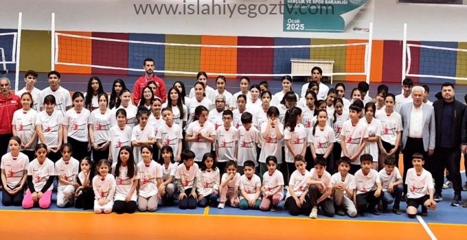 Fabrika Voleybol Yeni Okulunu İslahiye’de Açtı